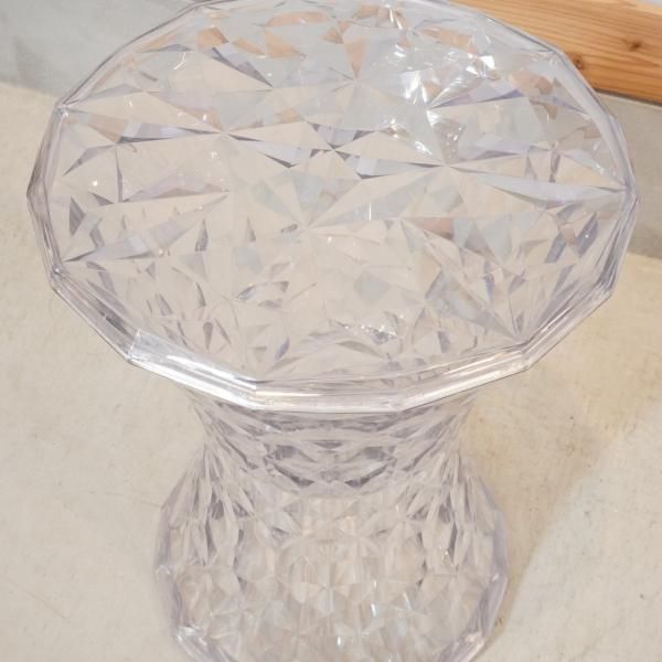 イタリアのデザイナーズ家具ブランドKARTELL(カルテル)のSTONE