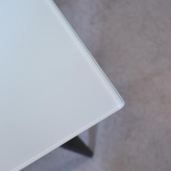 IDC OTSUKA(大塚家具)のパシオン ダイニングテーブルです。ガラス天板