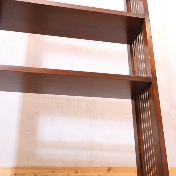 松本民芸家具のミズメザクラ材を使用した本棚/書棚です。クラシカルな