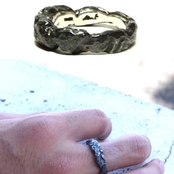 シルバーのごつごつした感じのリング。アクセサリー渋谷【kensscratch