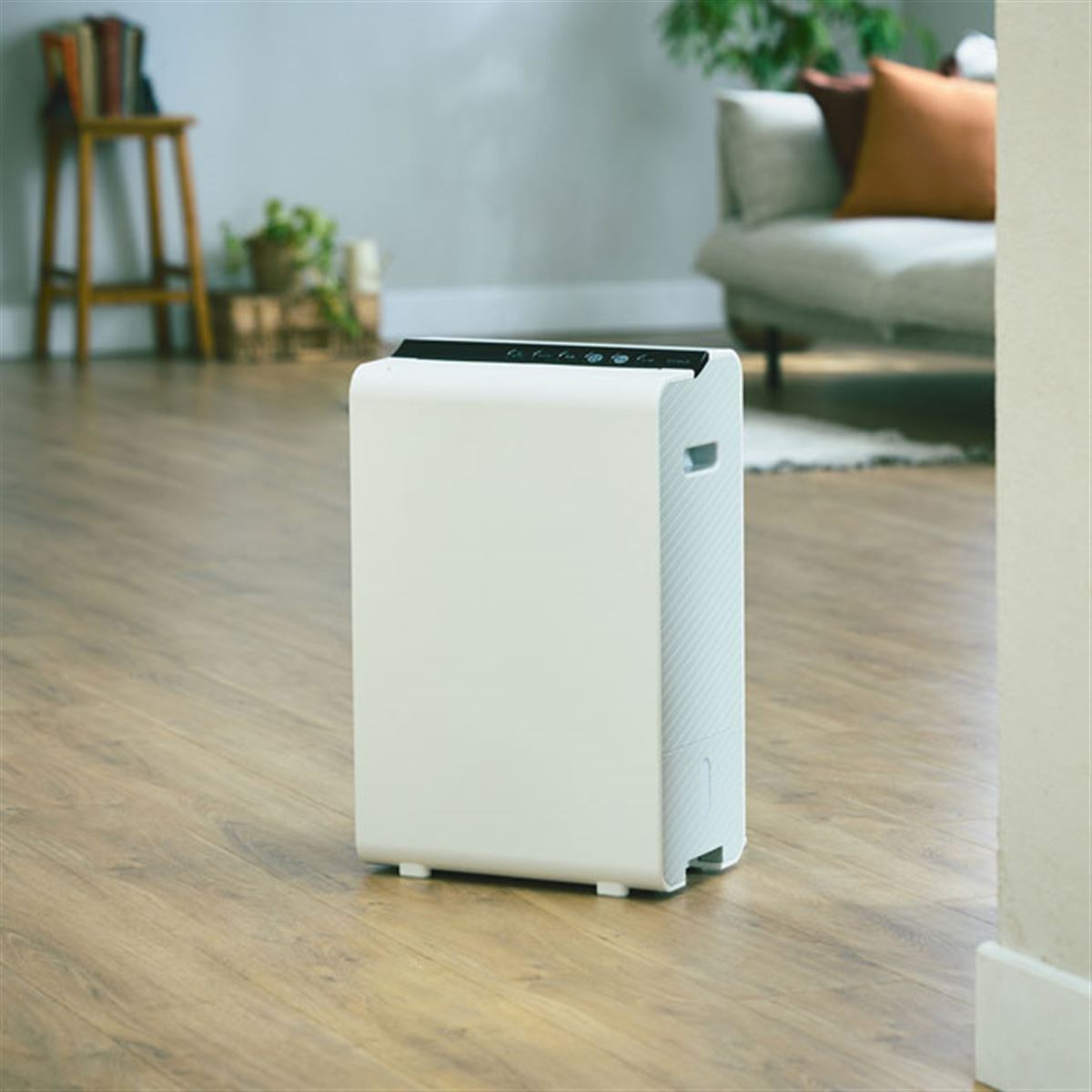 シロカ、“室温が下がっても除湿能力が下がりにくい”デシカント式の衣類