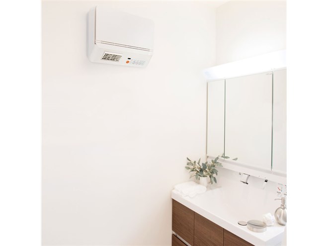 YAMAZEN、壁掛け式で場所を取らない脱衣所用温風ヒーター「DFX-RJ12