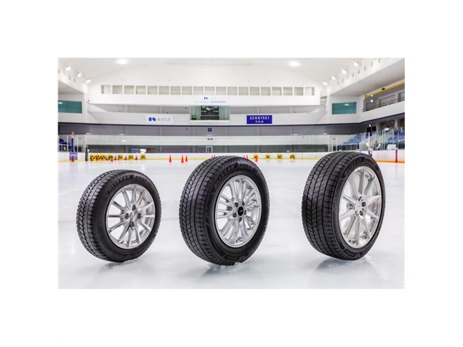 ブリヂストンがスタッドレスタイヤの新商品「ブリザックVRX3」を発表