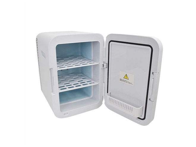 500mlペットボトルが6本入る、“自分専用”サイズの「おとしずか冷温庫