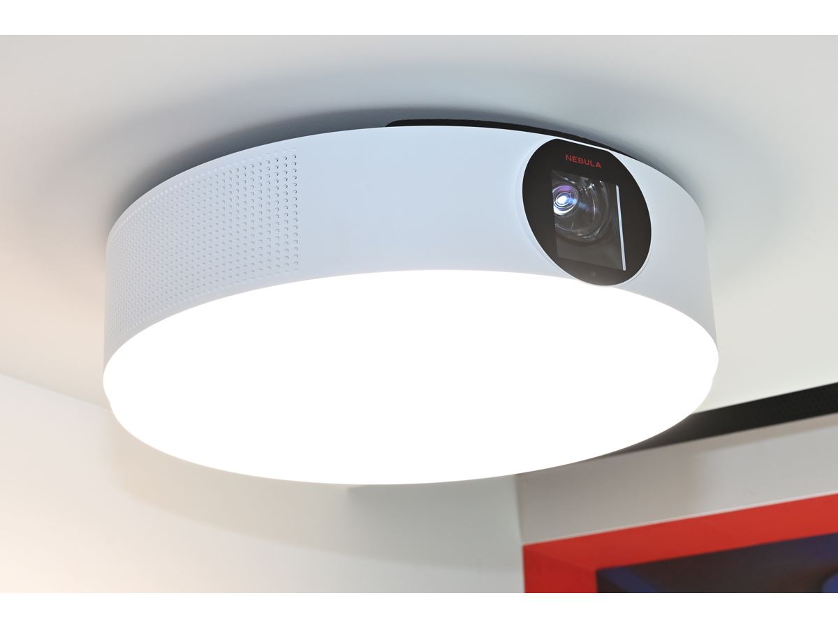 Ankerのシーリング一体型プロジェクター「Nebula Nova」など新製品を