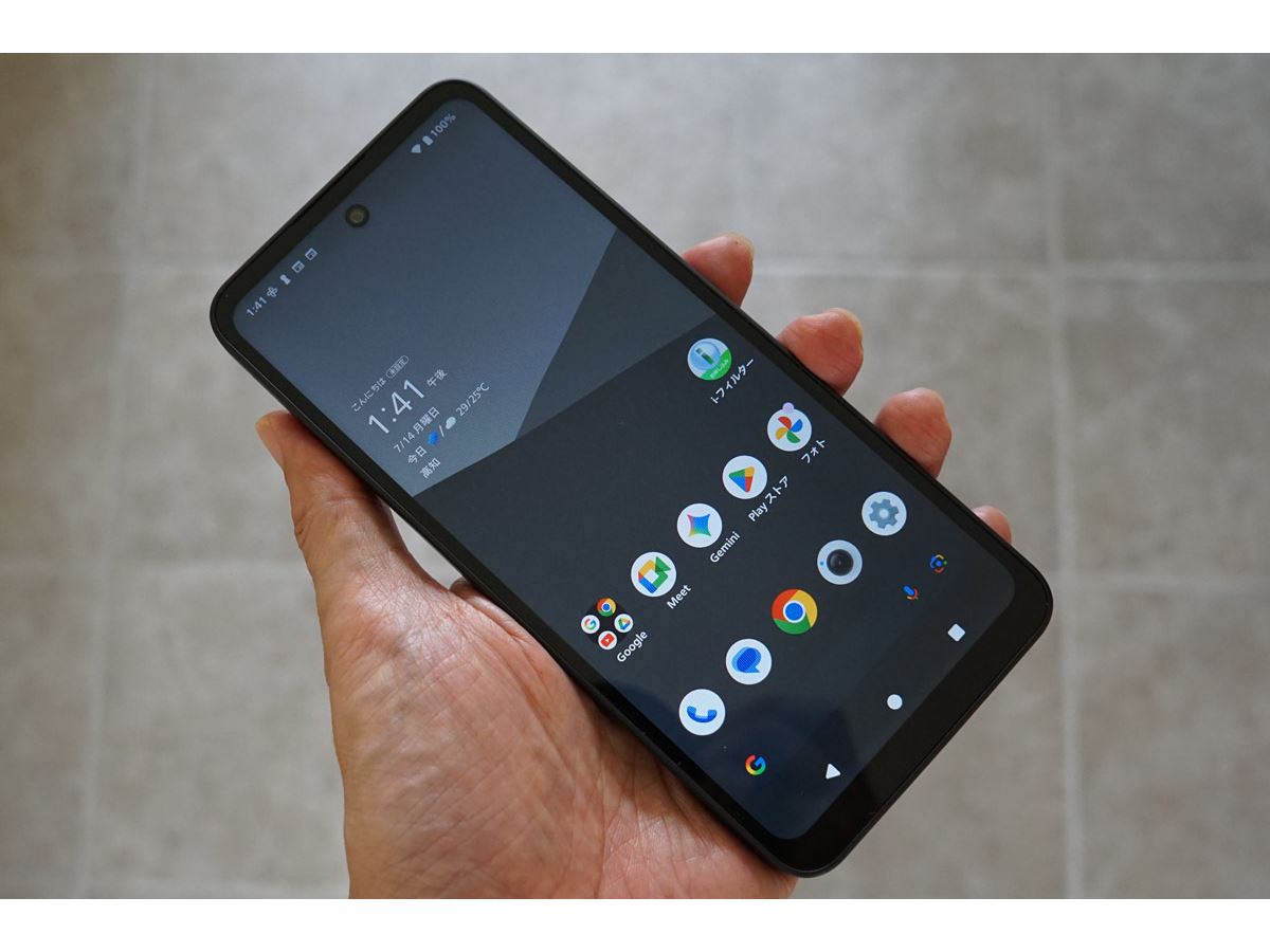 安価なタフネス！ AIも使えるお手軽スマホ「AQUOS wish5」レビュー