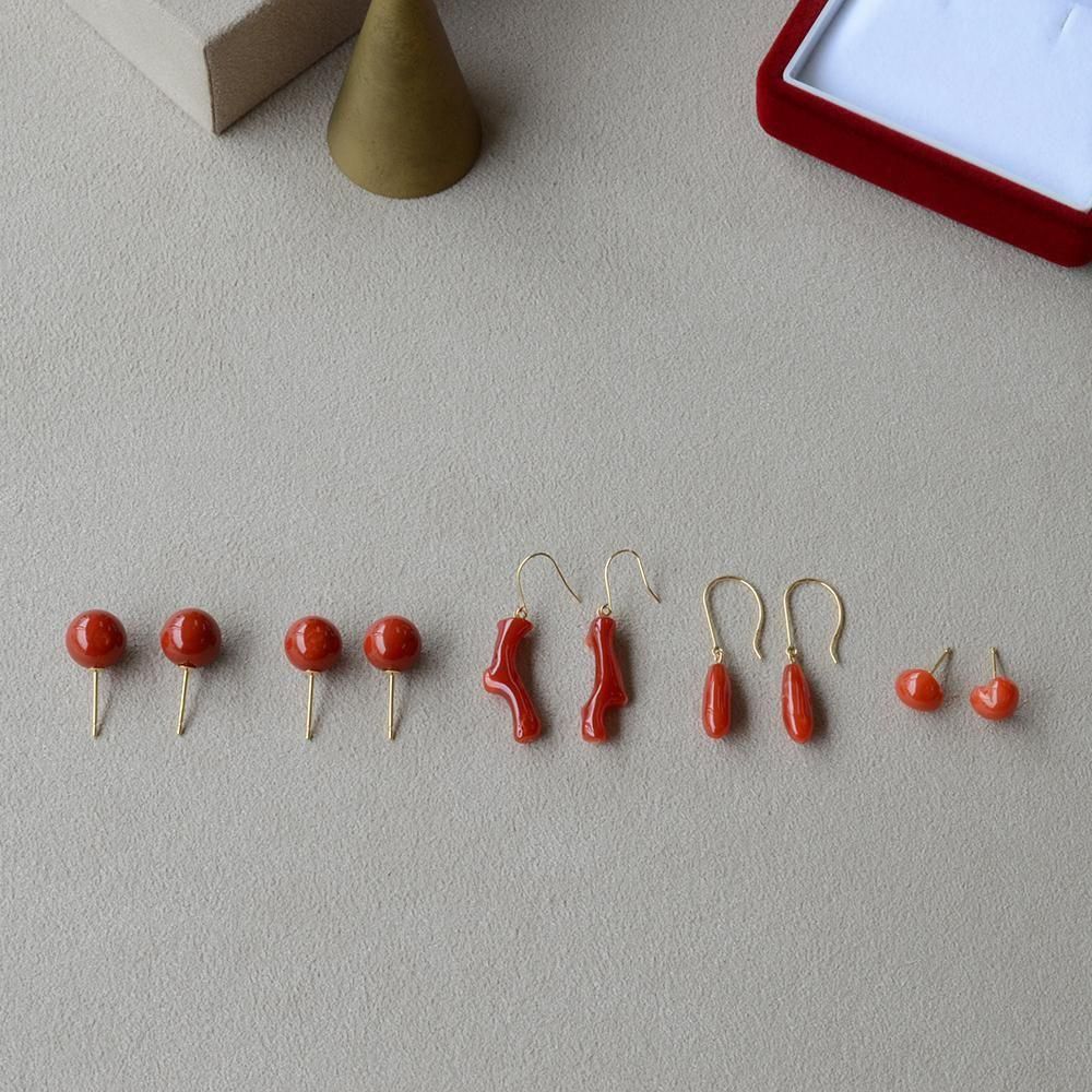 血赤珊瑚ピアス / 揺れるフックタイプ / ピアス素材18金