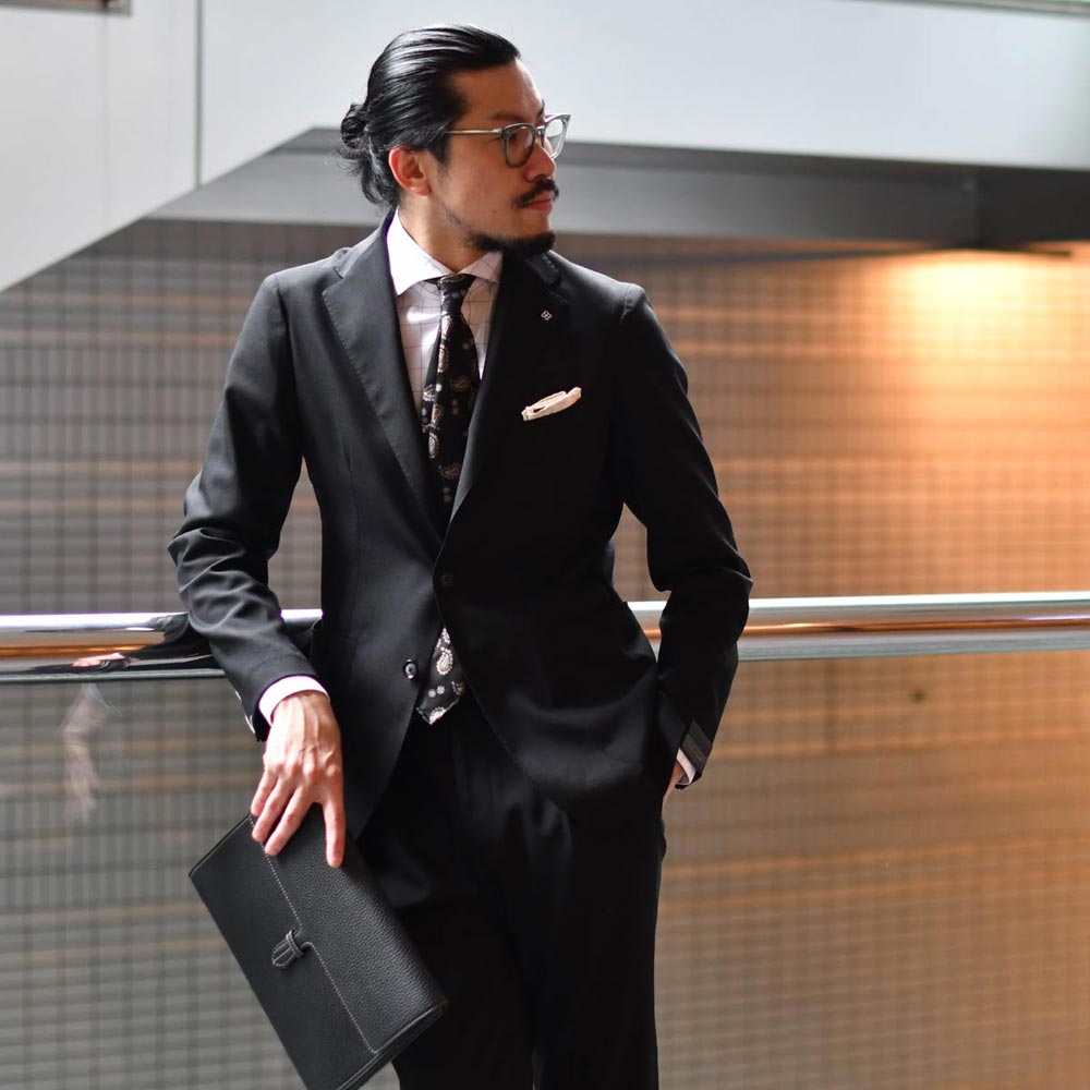 イージースーツをフォーマルに着こなす！！TAGLIATORE【タリアトーレ