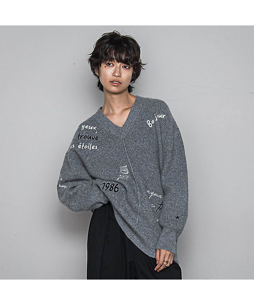 メッセージ刺繍Vネックニットプルオーバー≪手洗い可能≫ | MAYSON