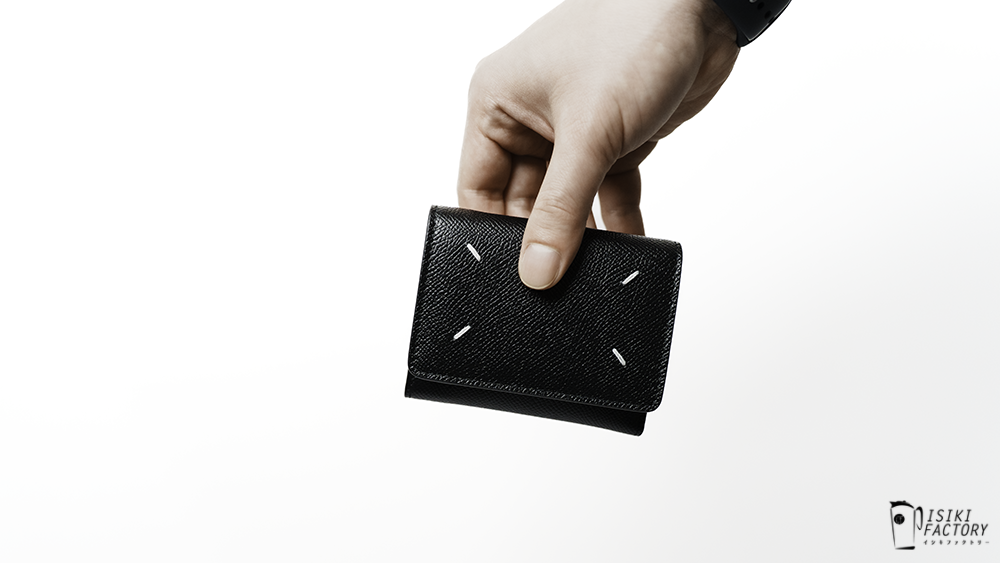 ミニマル好きにグッとくる。メンズの『マルジェラ 三つ折り財布』が