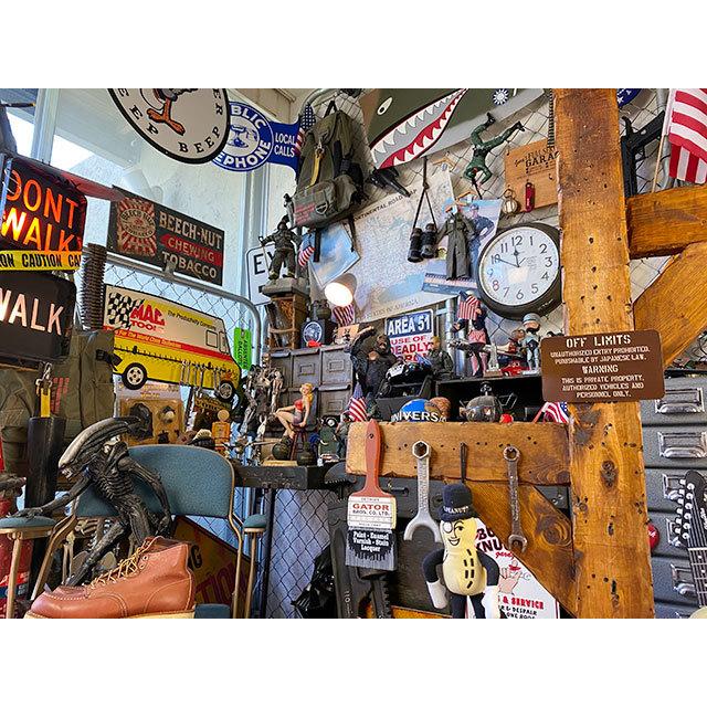 世田谷ベースに貼ってある警告看板」 ミニサイン 米軍基地の立入禁止