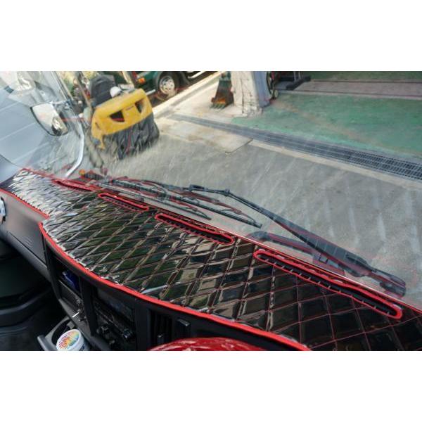 いすゞ07フォワード用 ダッシュマット ブラック赤糸 : トラック