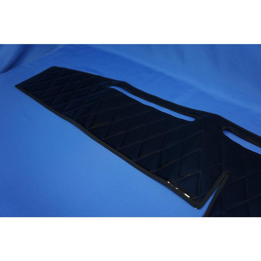 いすゞ07フォワード用 ダッシュマット ブラック : トラックショップ
