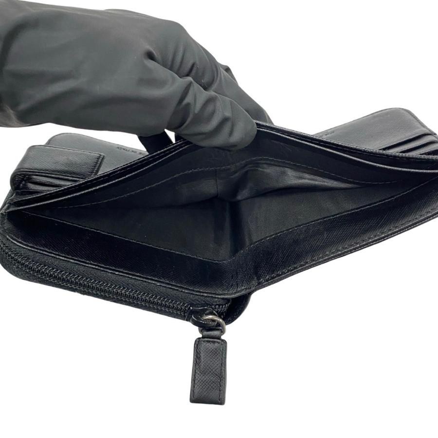 PRADA（プラダ） 極 美品 三角ロゴ 金具 サフィアーノ レザー 二つ折り