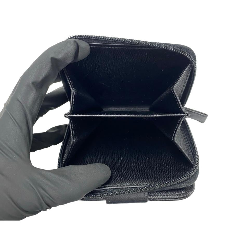 PRADA（プラダ） 極 美品 三角ロゴ 金具 サフィアーノ レザー 二つ折り