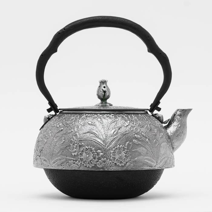 南部鉄器 鉄瓶 送料無料 ”砂鉄 鉄瓶千鳥桜 1.8L 桐箱付” : ウェルカム