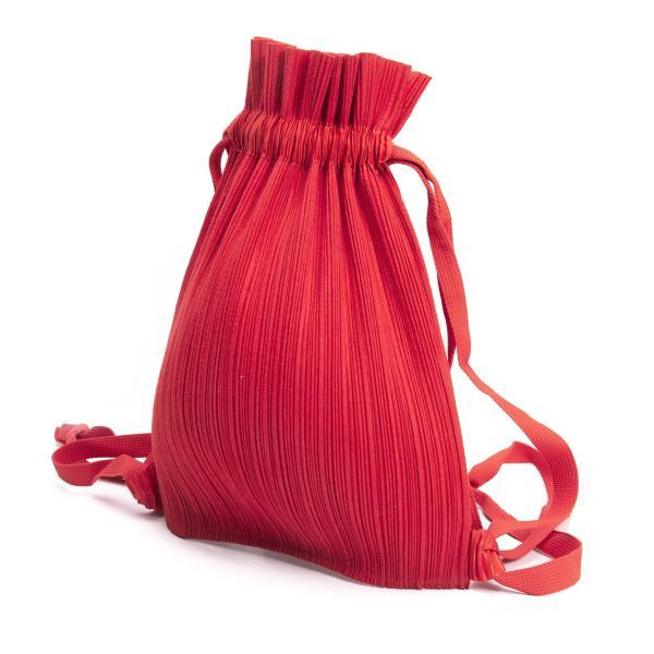 PLEATS PLEASE（プリーツ プリーズ） プリーツナップサック 赤