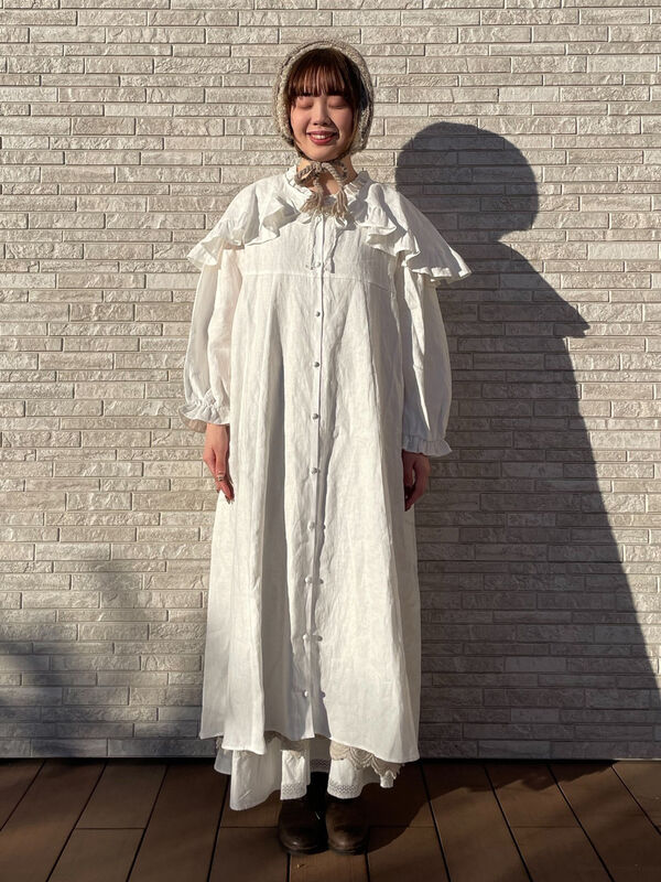 立川店/EC限定】リネンケープ付ワンピース（オフホワイト/ブラック