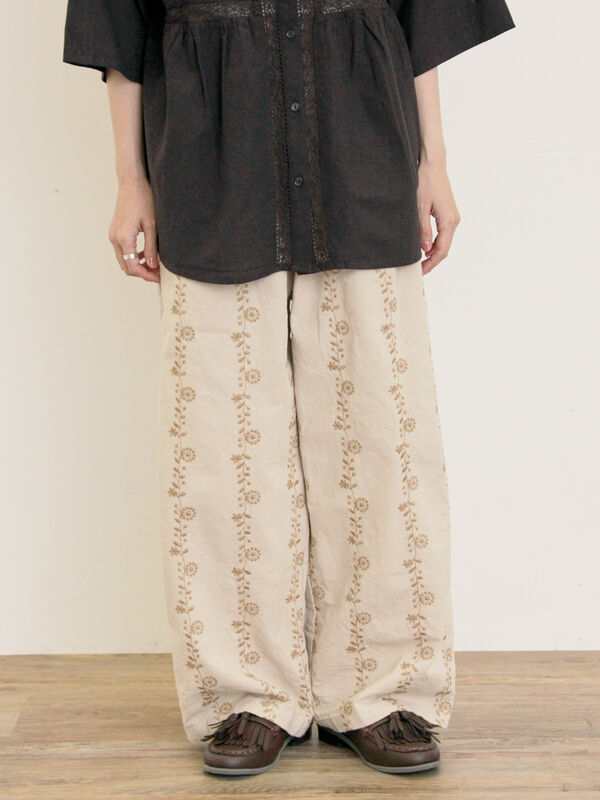 セール】 【M/Lサイズ】花刺繍パンツ（チャコールグレー/ベージュ
