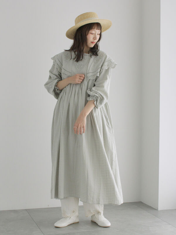 パーツレース刺繍ワンピース（オフホワイト/チャコールグレー/ミント