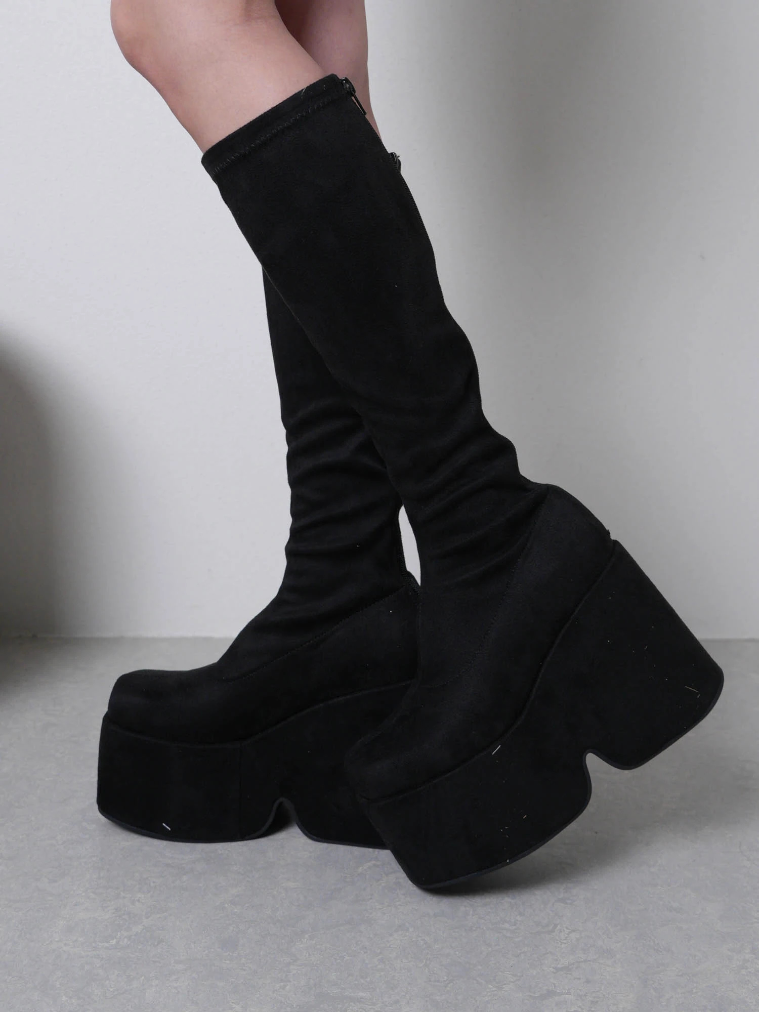 LIP SERVICE（リップサービス）｜ プラットフォームスクエアミドル