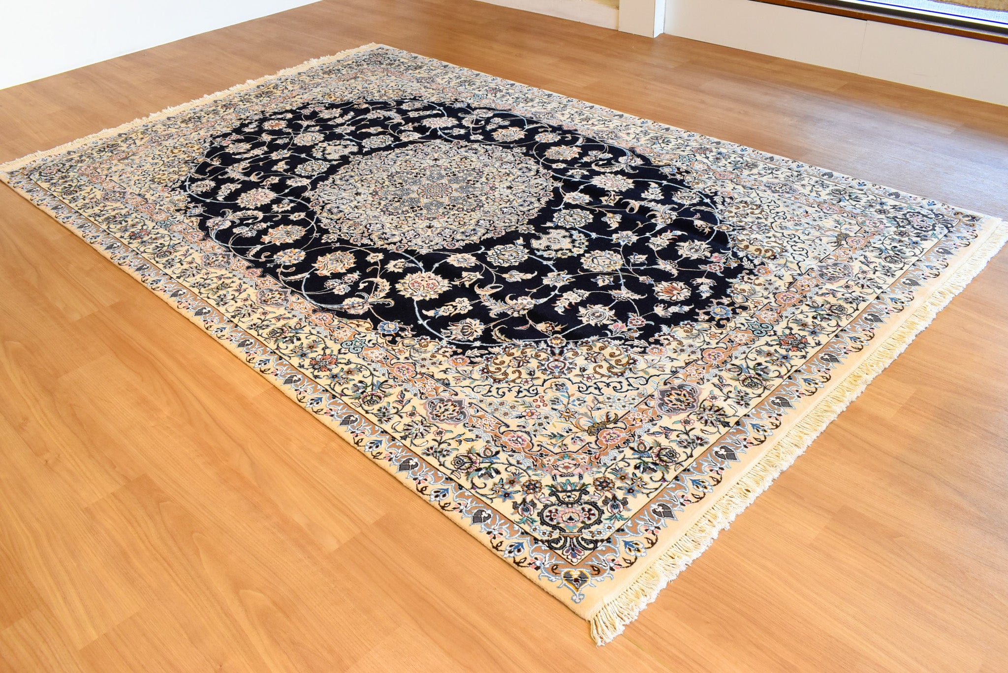 ペルシャ絨毯 イラン ナイン産リビングサイズ 200×310