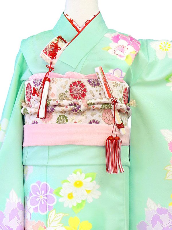 パステルグリーンに花模様の着物（白帯にピンク）／七五三・七歳女の子