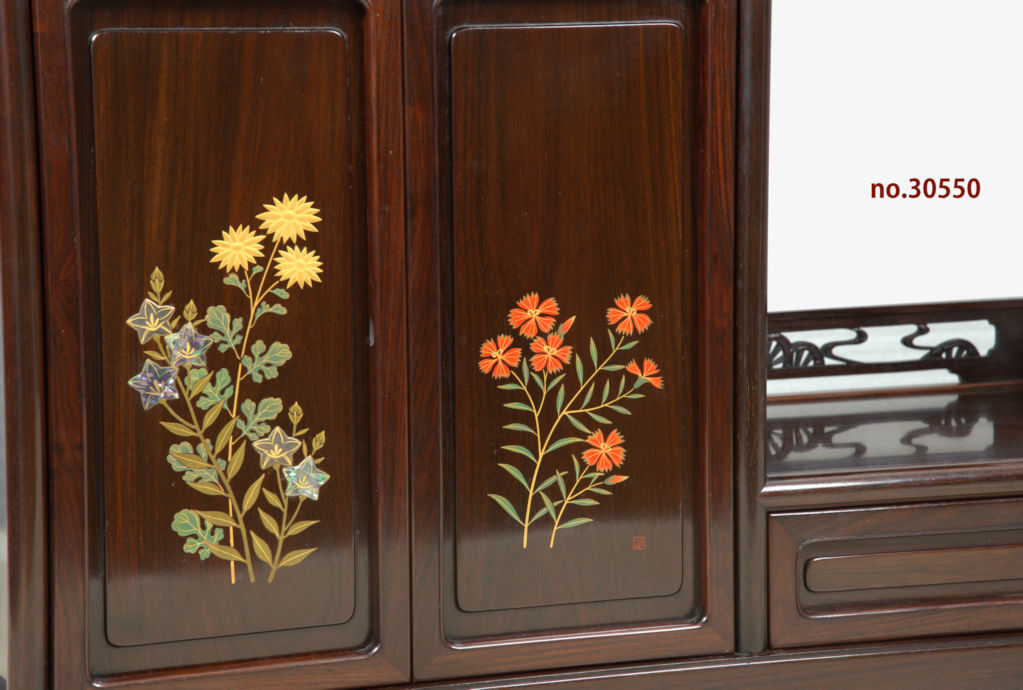 ギャラリー 飾棚: 紫檀 蒔絵入り 上2枚戸 高さ108cm 唐木指物 no.30550
