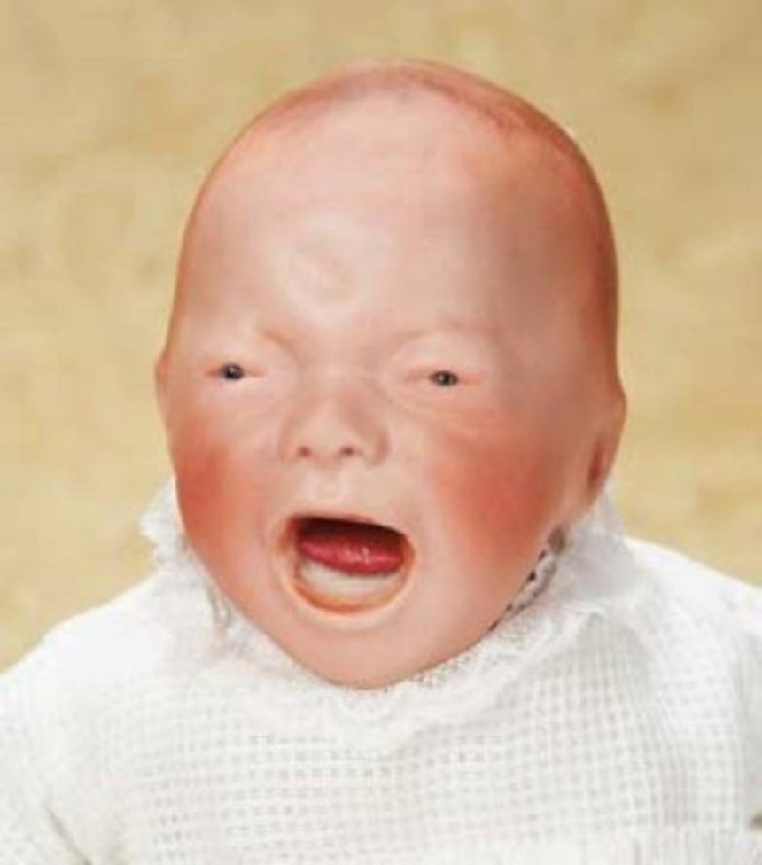 1920年代に人気を博したドイツ製の陶器赤ちゃん人形「ビスク・ドール