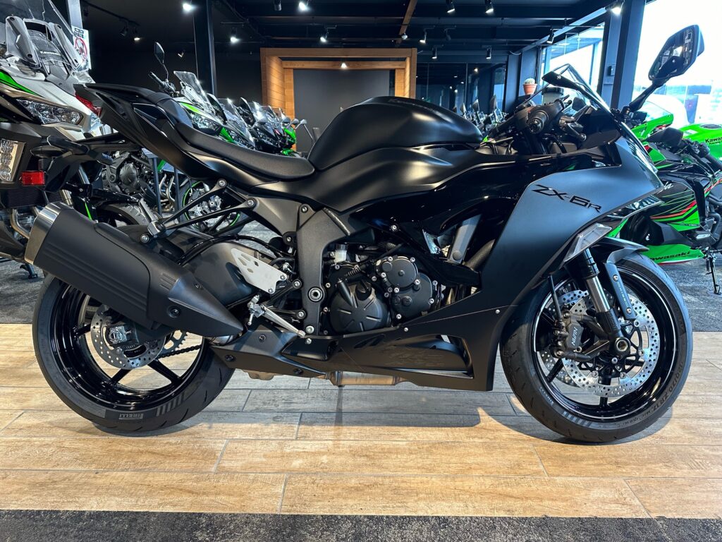 ミドルフルカウルモデル『Ninja ZX-6R』と『Ninja 650』の足つき