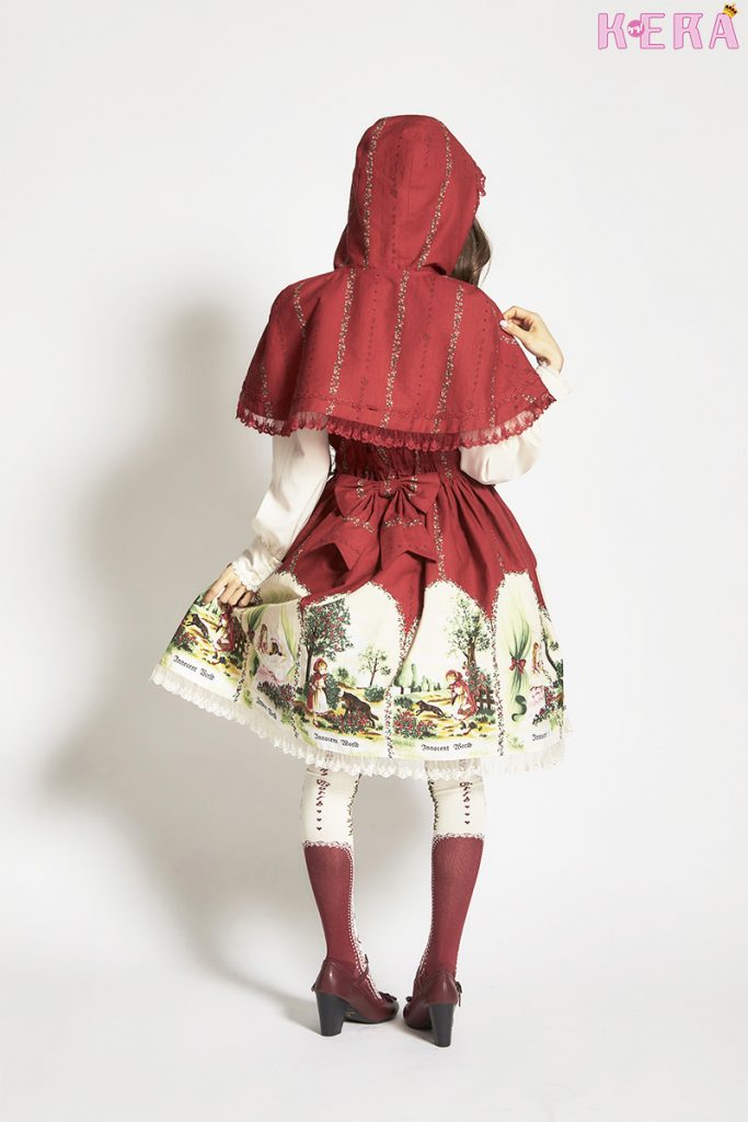 人気ブランドが贈る、真冬のラブリーコーデ♡ フードケープで冬の赤