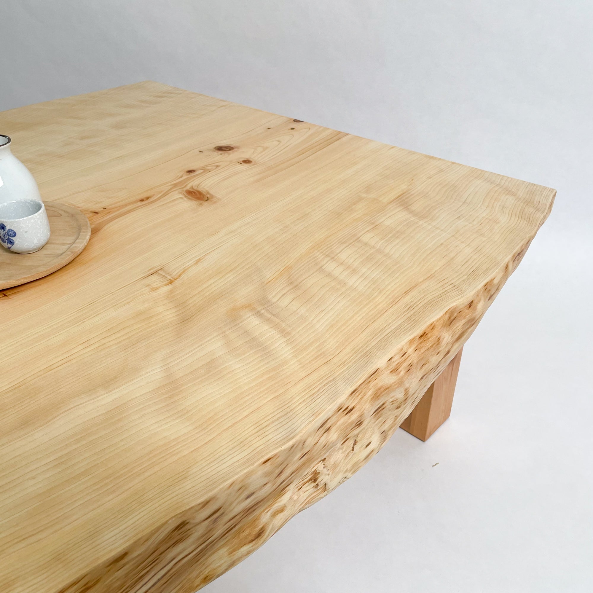 KIDO MEIMOKU 檜一枚板リビングテーブル｜120cm(4人掛け) – 【公式