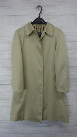 バーバリートレンチコートクリーニング費用と失敗しないお店の選び方