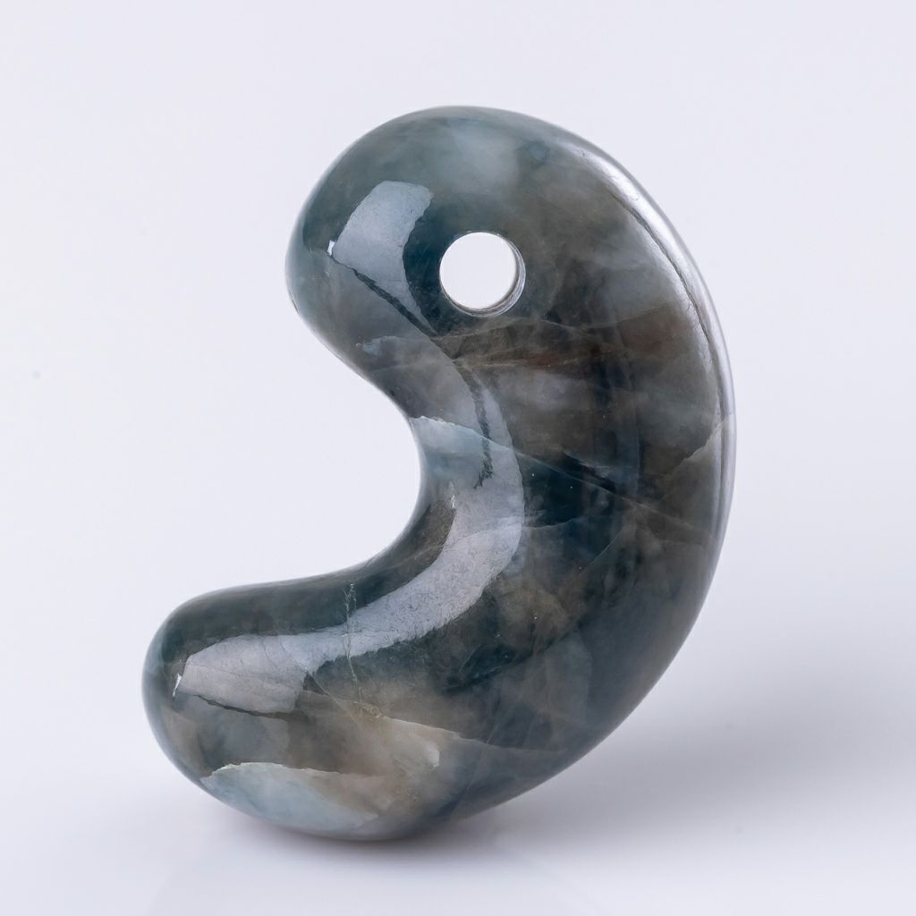 勾玉／青色（入コン沢）ヒスイ | 糸魚川翡翠工房こたき