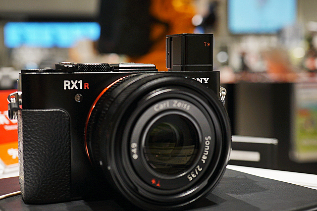 35mmフルサイズイメージセンサー搭載デジタルスチルカメラ