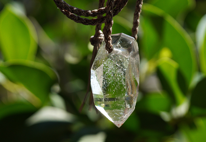 ガウリンシャンカール慈愛溢れる聖石虹の天然水晶約10.2〜10.5ミリ