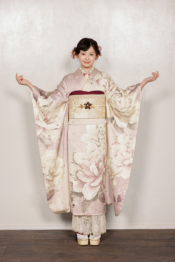 淡いくすみピンクが大人ガーリーな振袖〈No.FL_D313/F8-50〉 | 振袖