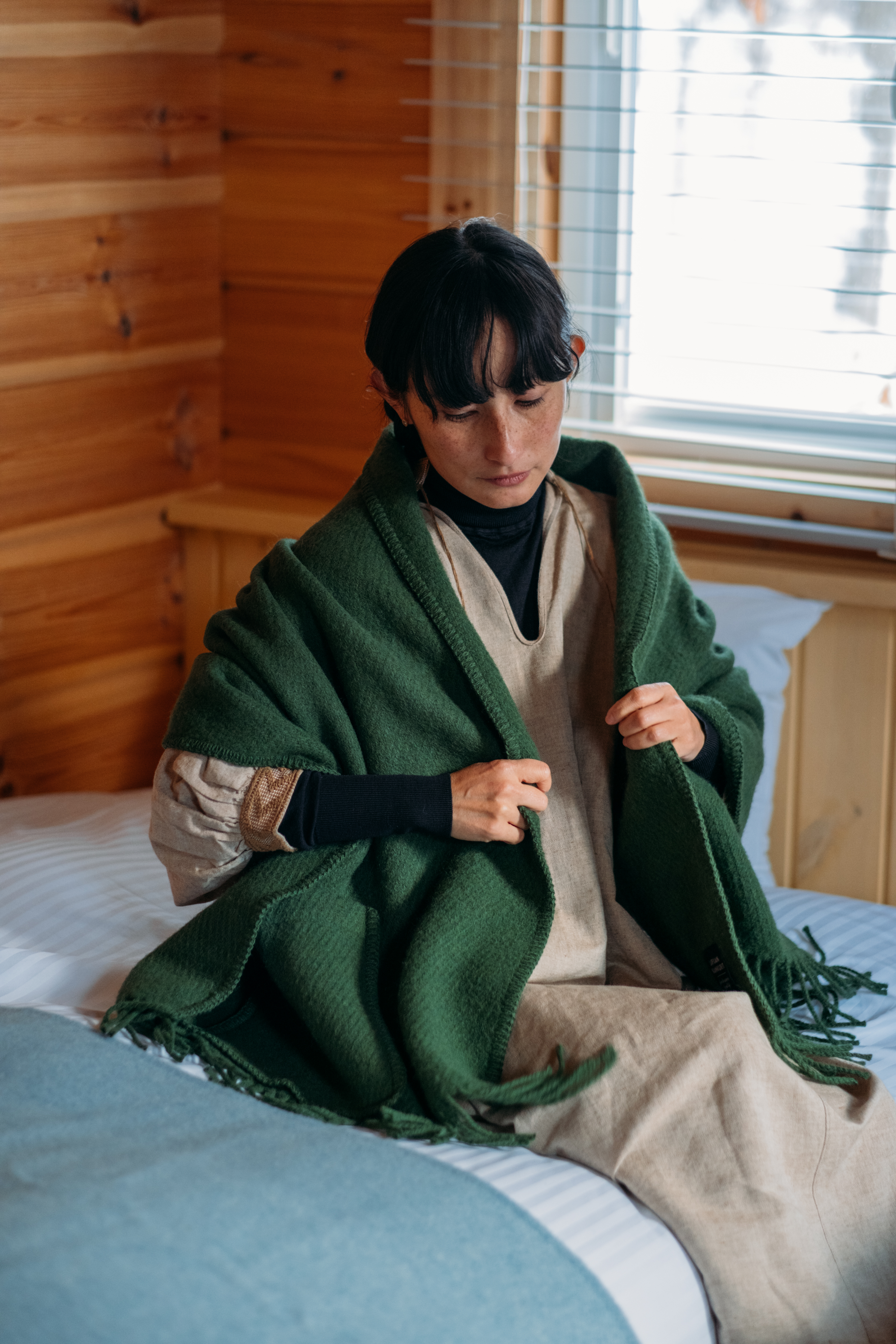 UNI pocket shawl（moss green） – LAPUAN KANKURIT（ラプアンカンクリ）
