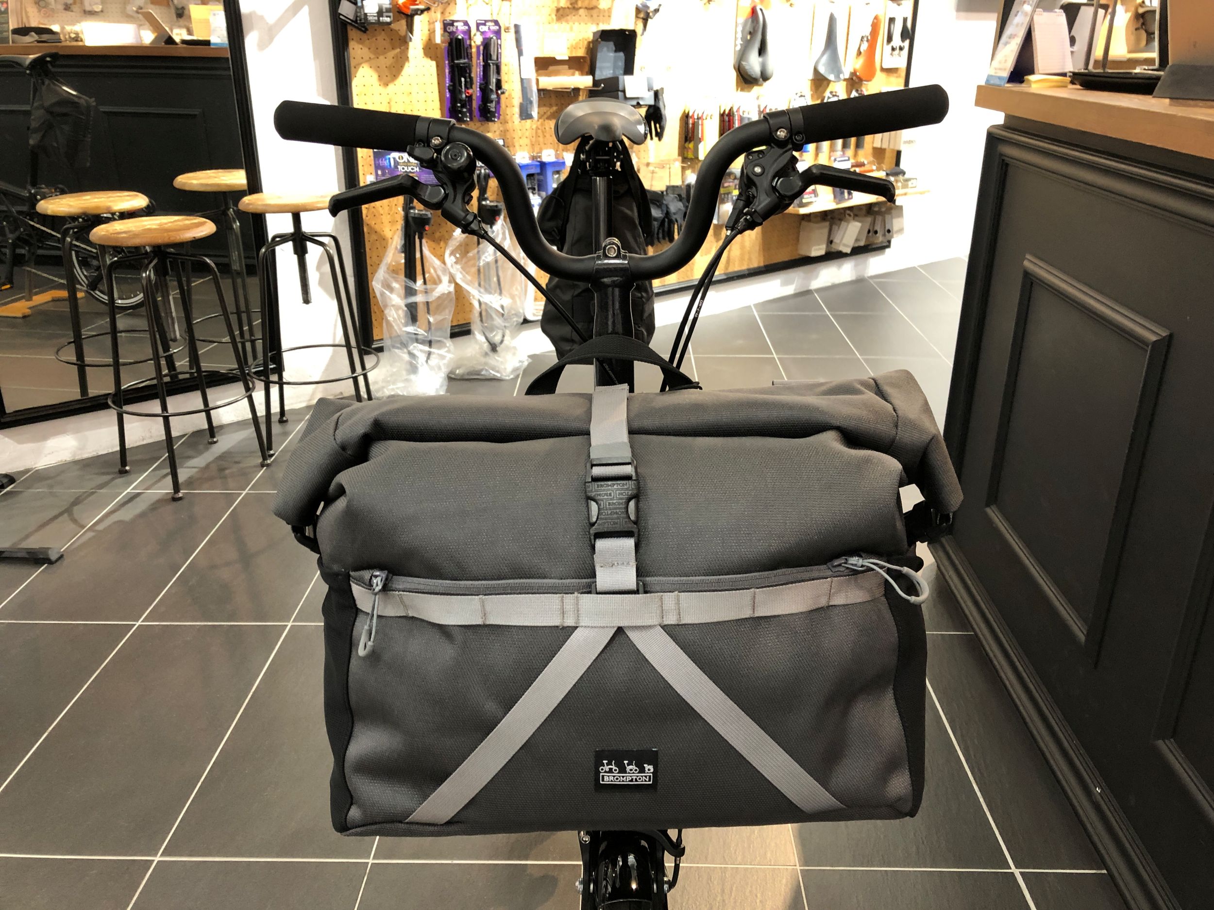 頼れる相棒】Brompton大容量フロントバッグ - LIFE with BICYCLE