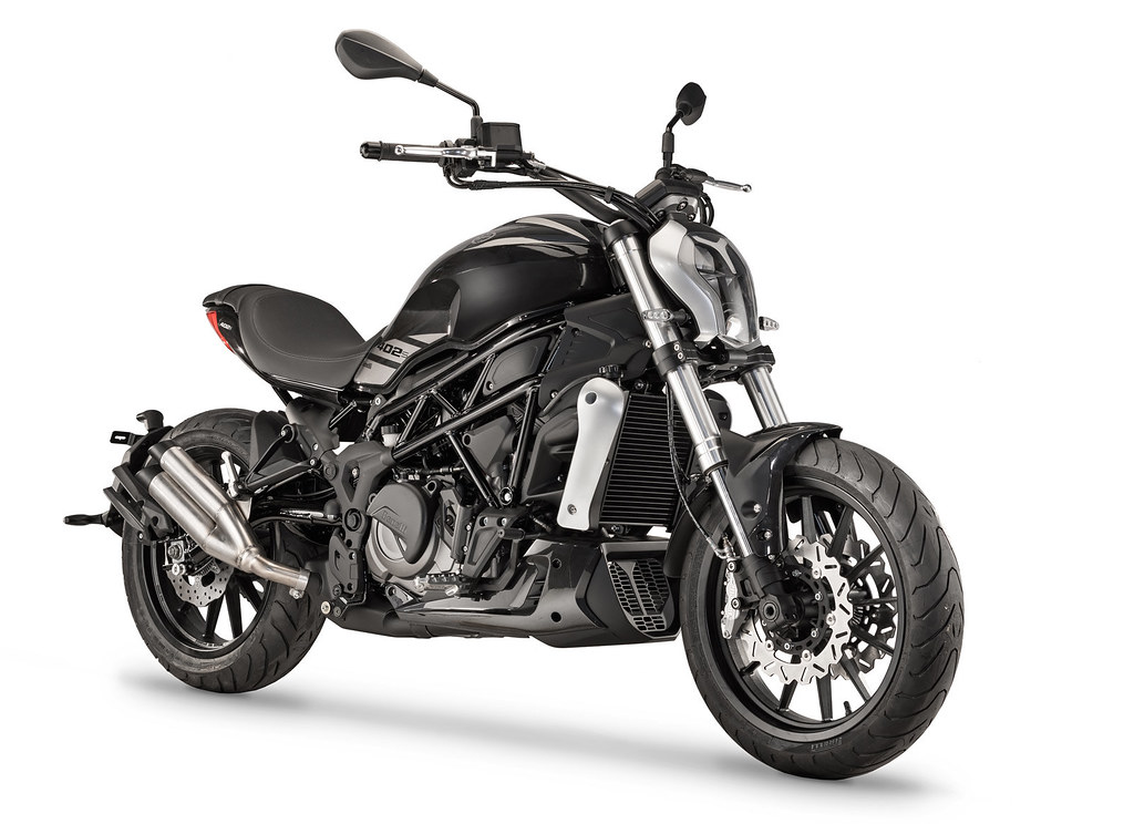 Benelli 402S 2018 - Motorcycle specifications, reviews, photos, used