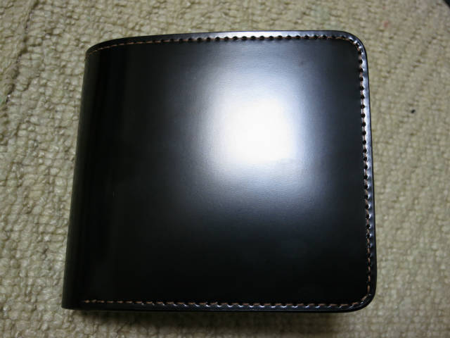 革質にこだわりまるで工芸品 大峡製鞄 コードバン2つ折れ財布