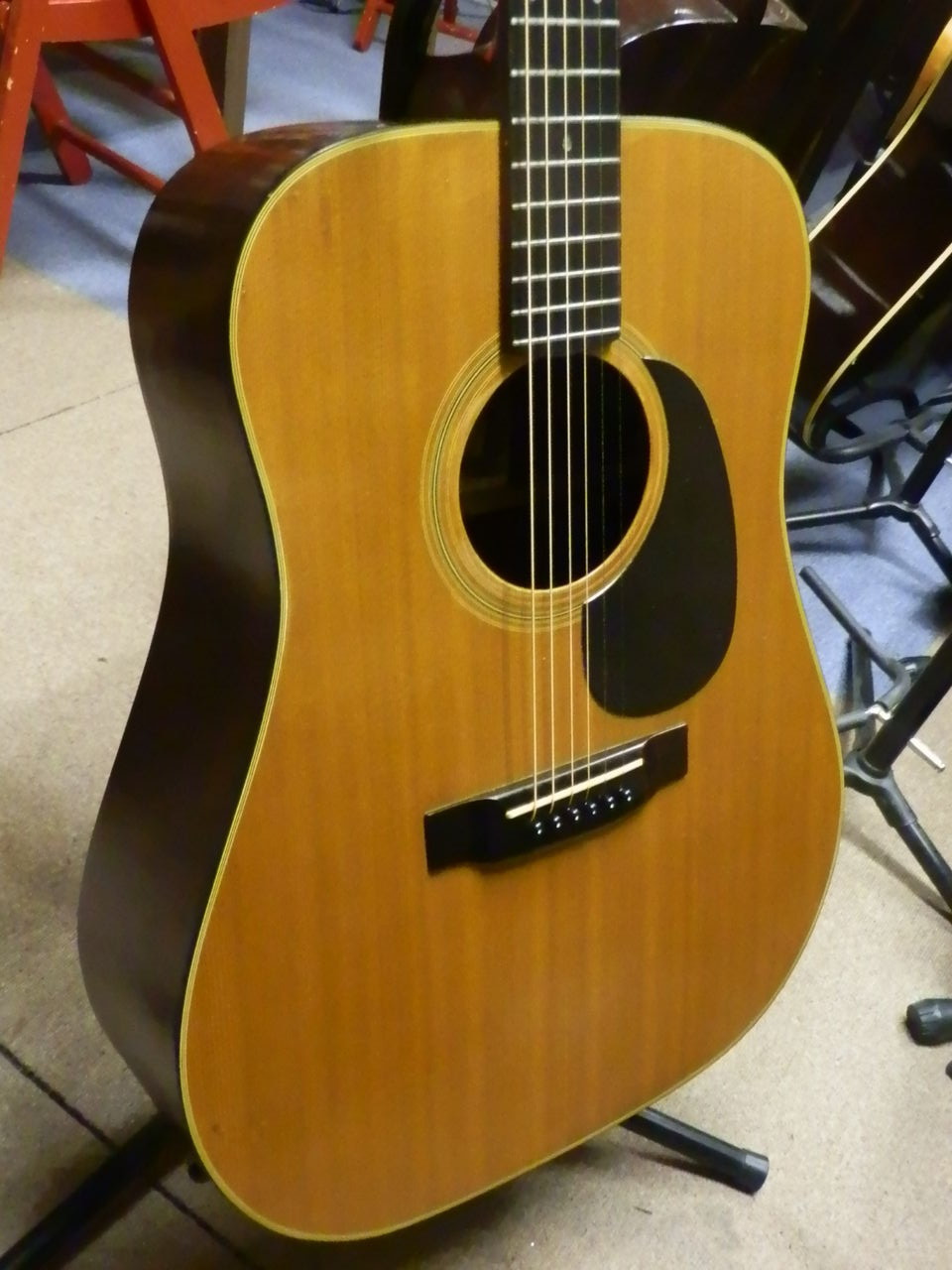 新入荷 “YAMAKI No.115” : 中古楽器屋への道(2） グラスホッパー・ギターズ