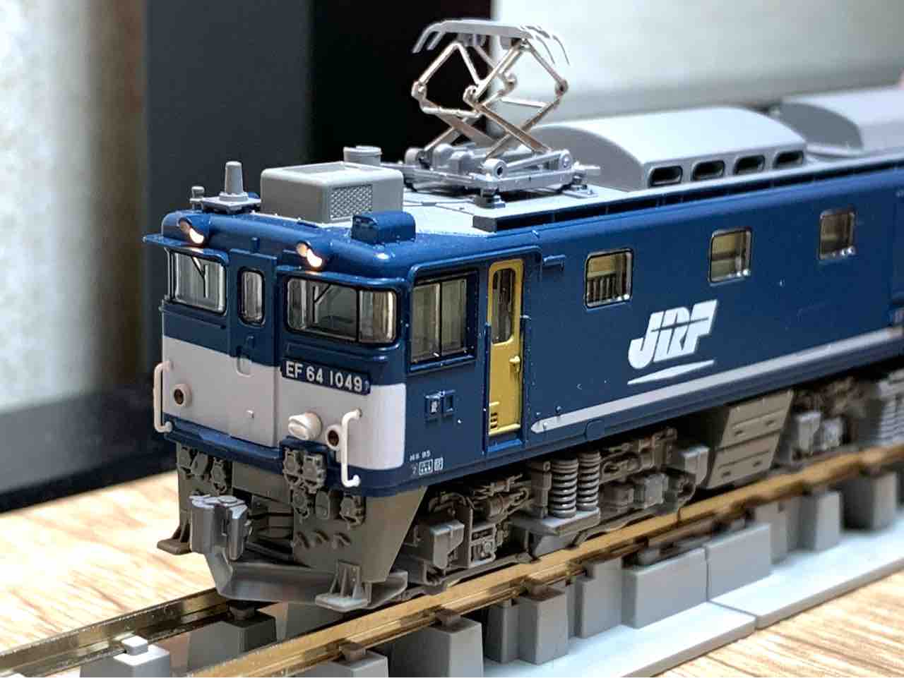 KATO(ラウンドハウス) EF64広島更新色 入線！ - れいるのおと