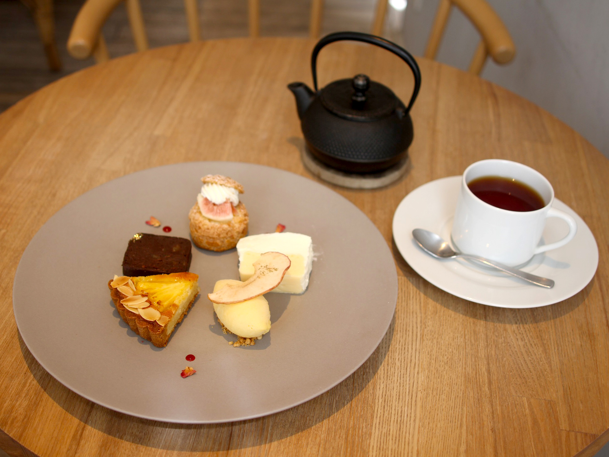 神戸北野のパティスリーカフェ『CAKE STAND』でアートなデザートプレート