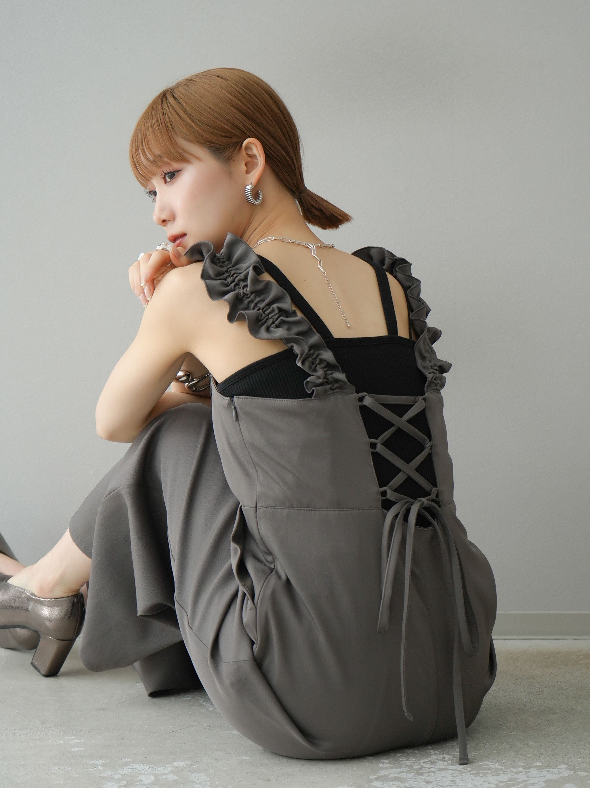 予約]レースアップフリルオールインワン/グレー – Lumier