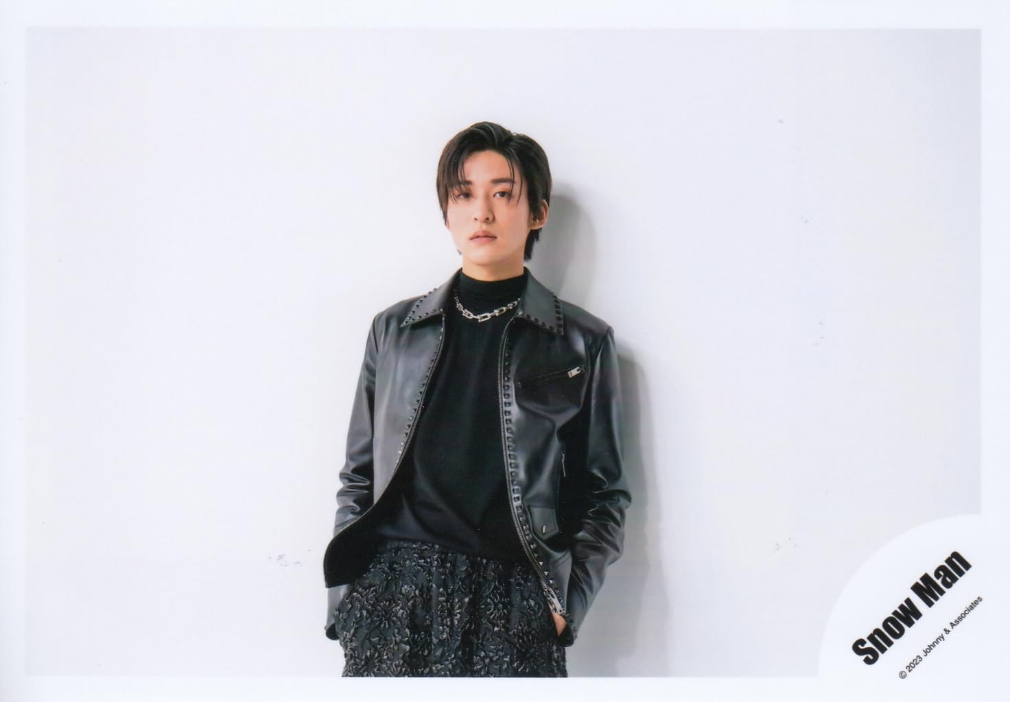 Amazon.co.jp: Snow Man 公式 生 写真（目黒蓮）SM02314 : おもちゃ