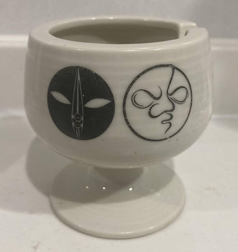 Amazon.co.jp: 岡本太郎 太陽の塔 陶器製 灰皿 : ホビー