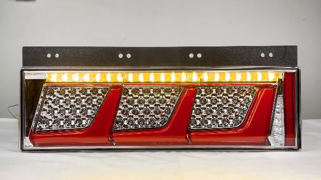 Amazon | 汎用トラックテールランプ LED リアコンビネーションランプ