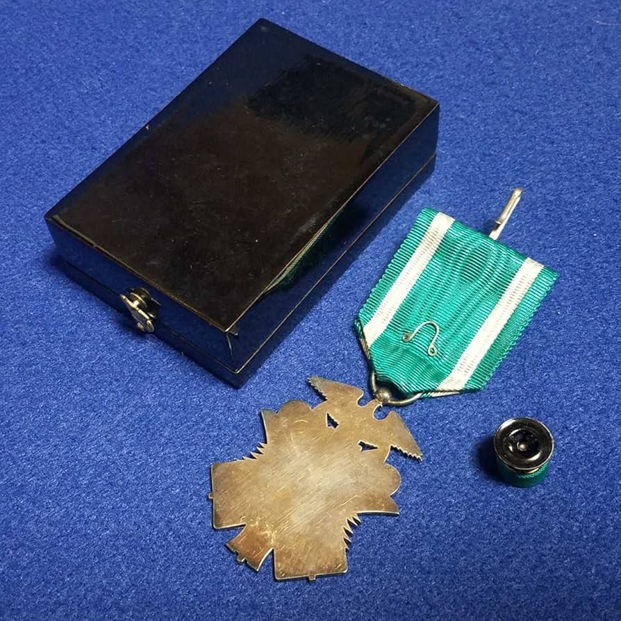 Amazon.co.jp: 美品功七級金鵄勲章旧日本軍勲章、陸軍、海軍、日本軍