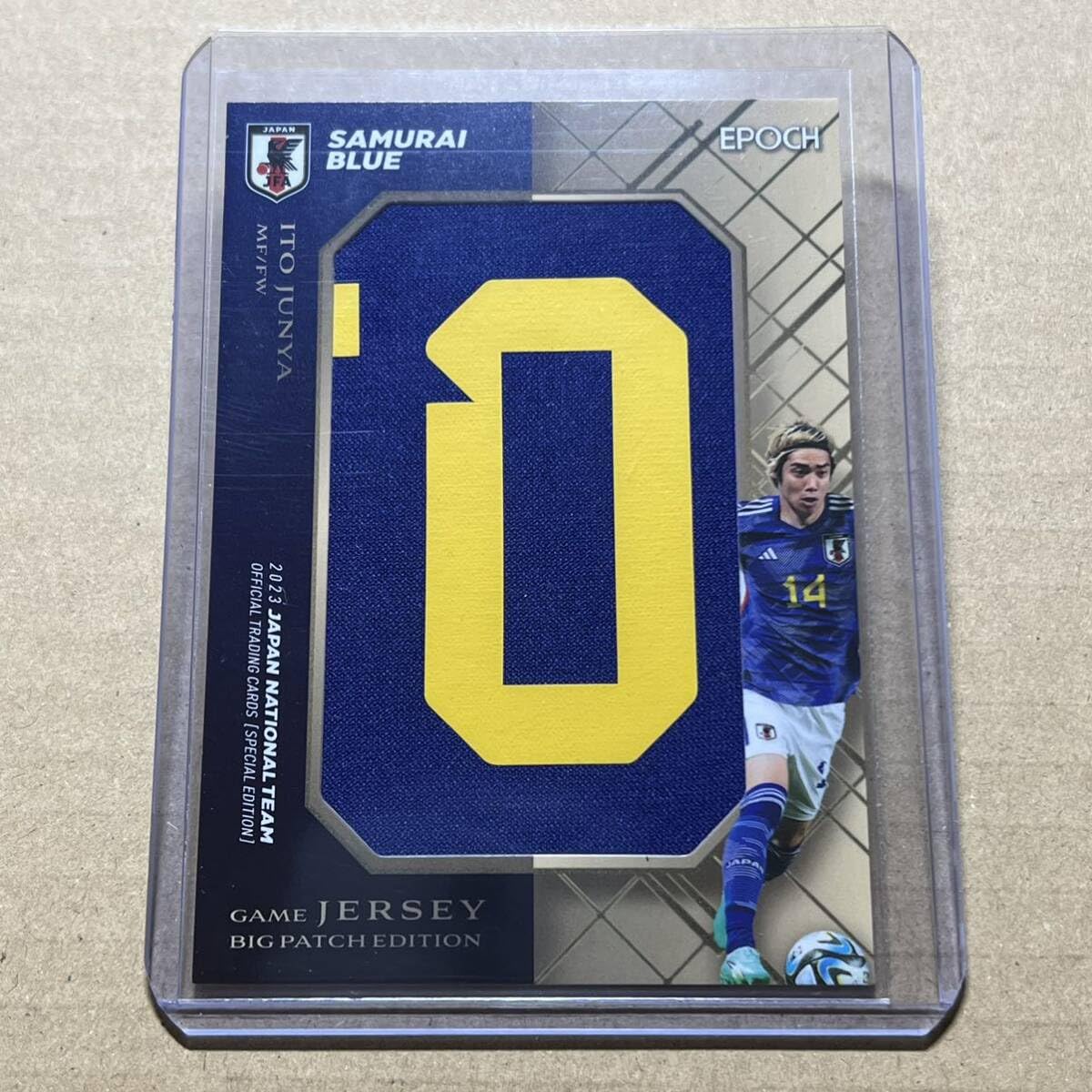Amazon.co.jp: 伊東純也 ビッグパッチジャージカード 20枚限定